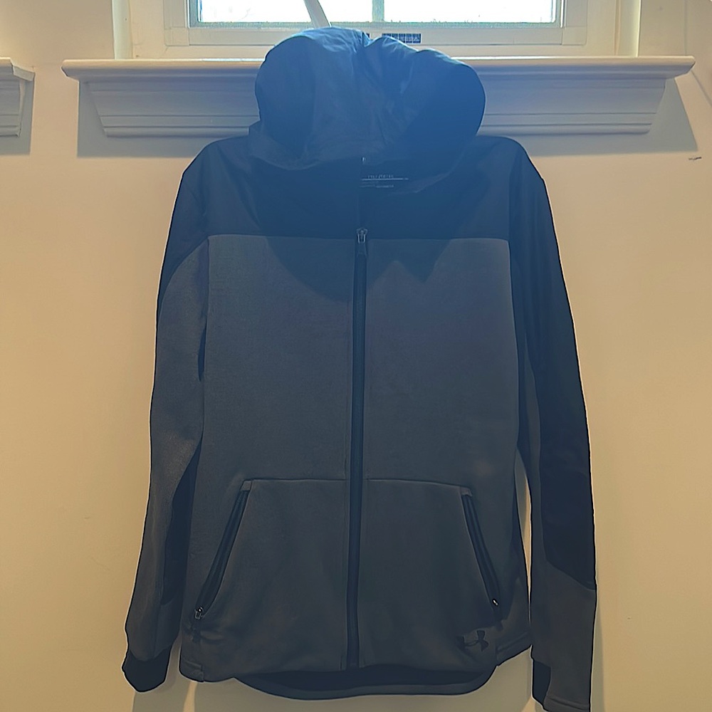 Boys light weight under Armour yxl jacket